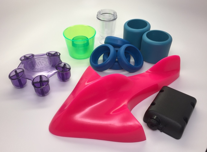 injection molding material and colorant